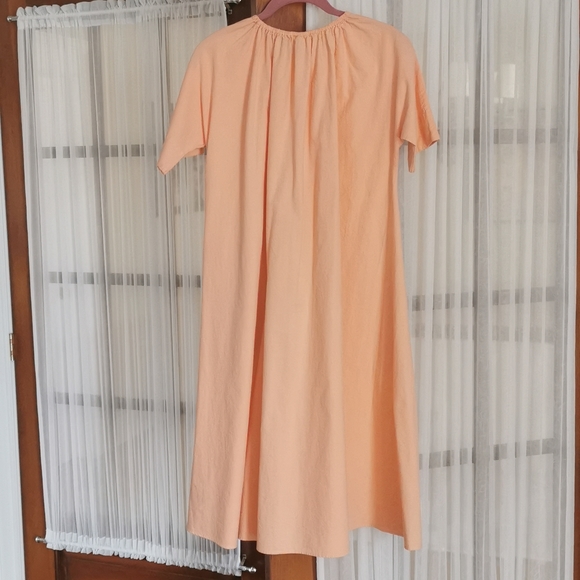 Uniqlo U kids peach dress, size 13 (feets to size S adult) - Picture 4 of 5